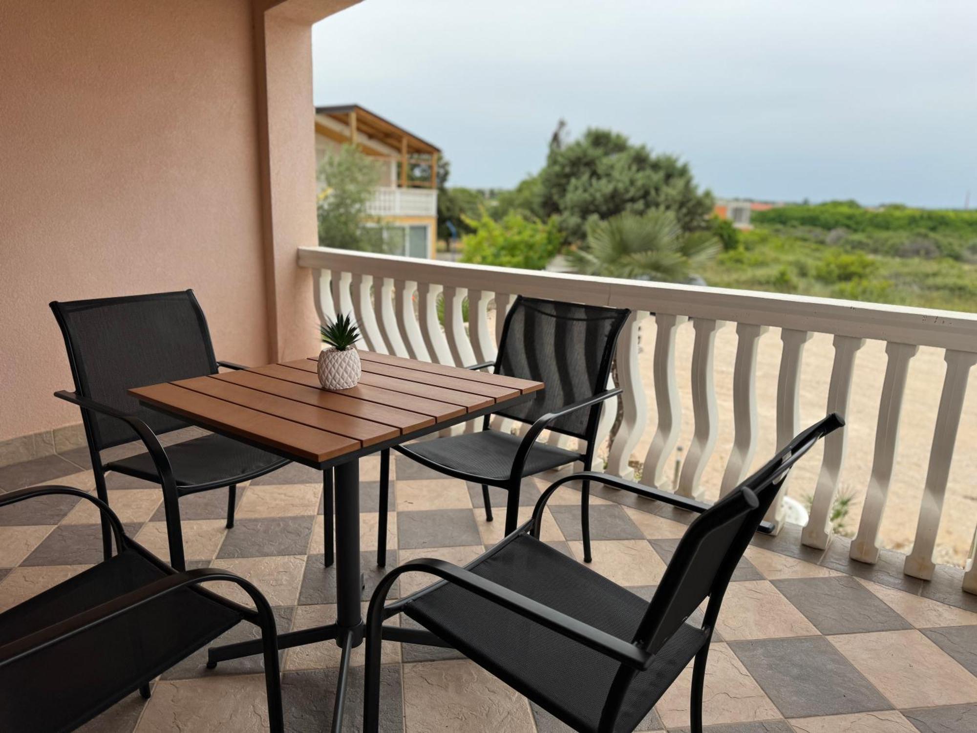 Apartments Bernarda 1 Nin Exterior photo